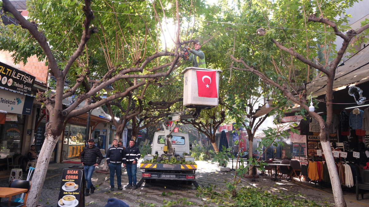 BAŞKAN ÇERÇİOĞLU’NUN ÇALIŞMALARINA İNCİRLİOVA ESNAFINDAN TAM NOT